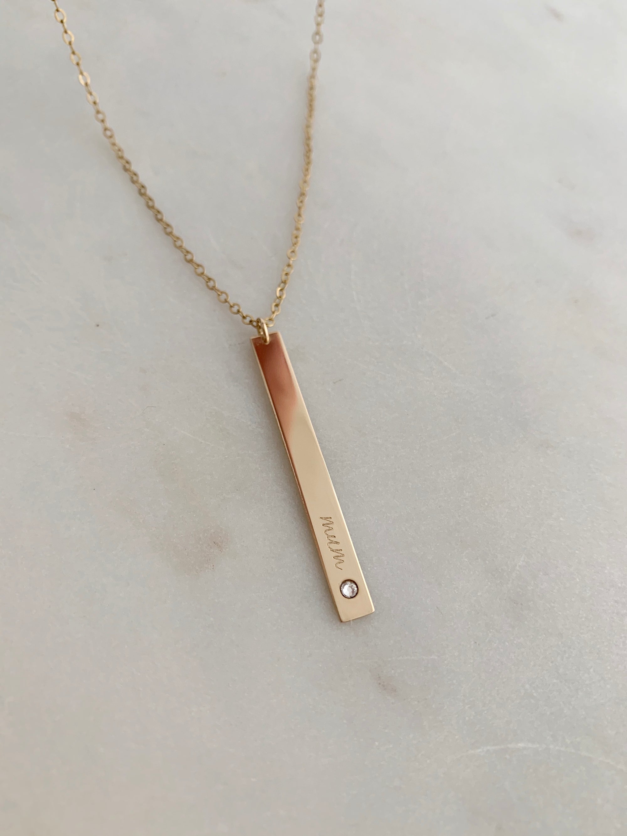 MUM Vertical Dainty Bar Necklace